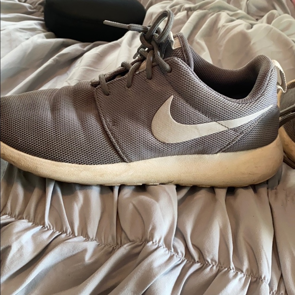 Nike Tennis Shoes